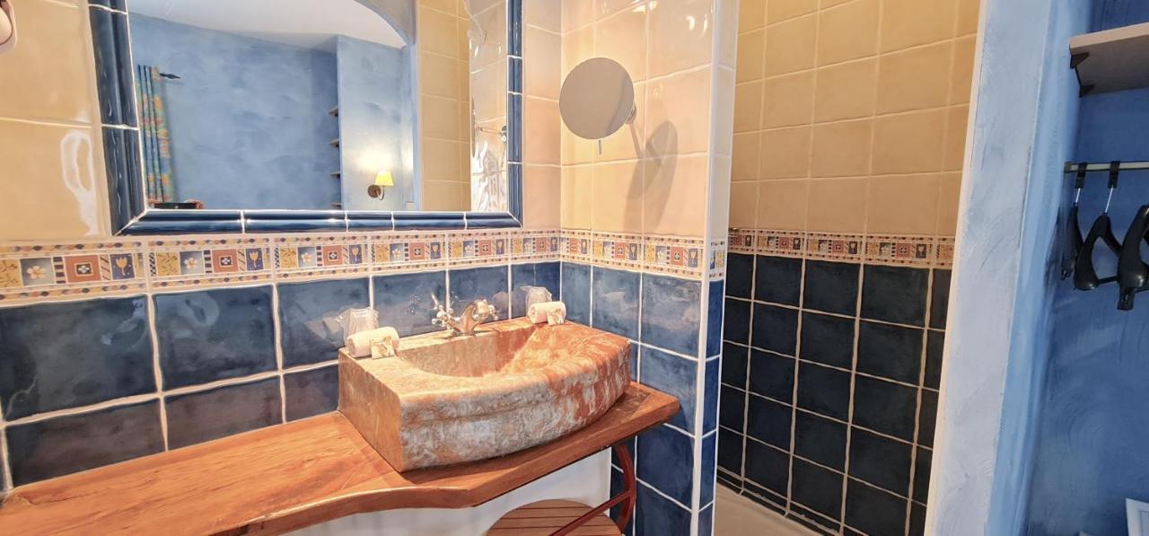 Hotel Du Mas Vinassan エクステリア 写真