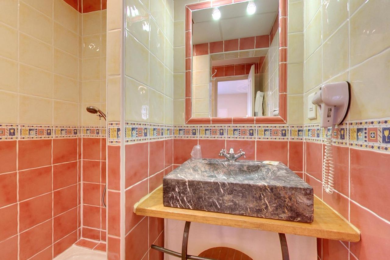 Hotel Du Mas Vinassan エクステリア 写真