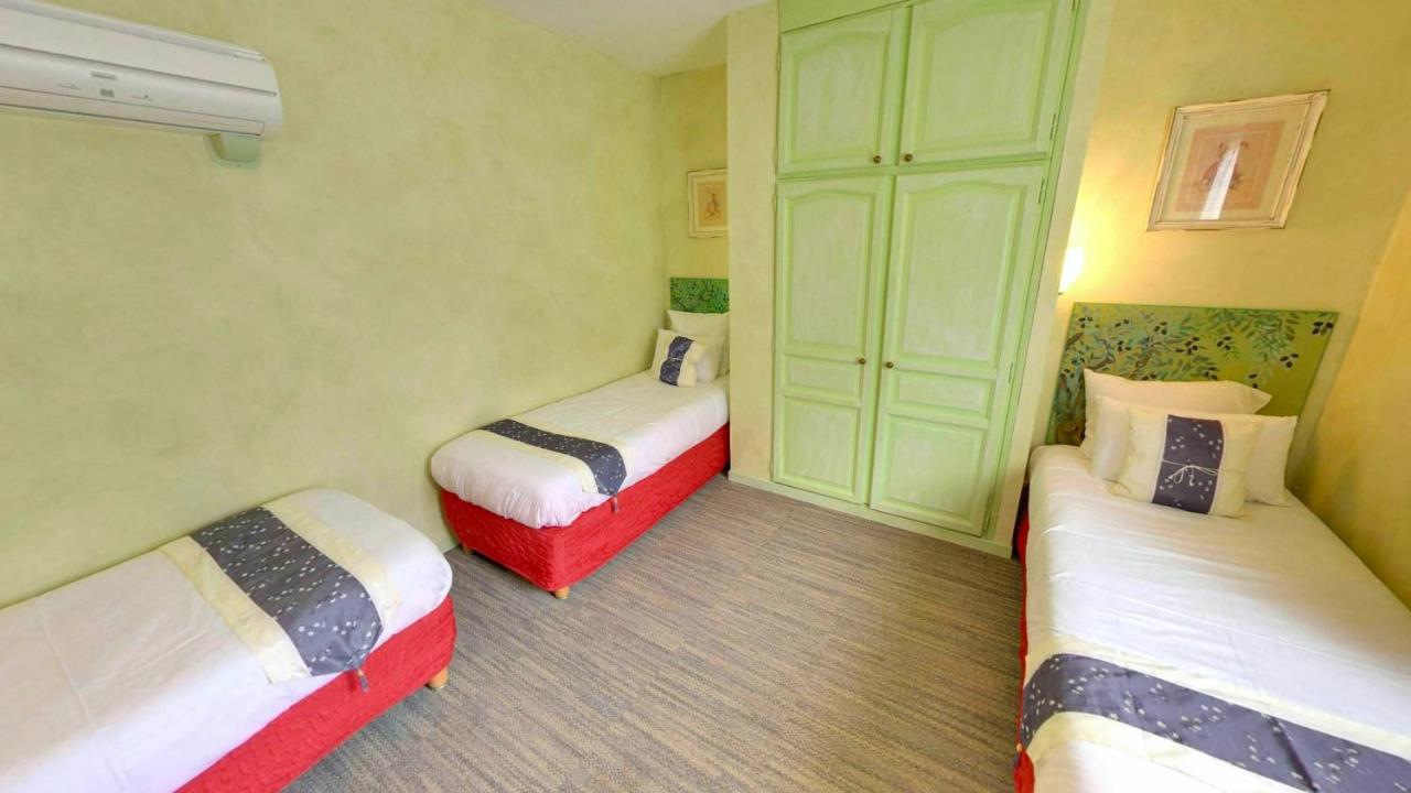 Hotel Du Mas Vinassan エクステリア 写真